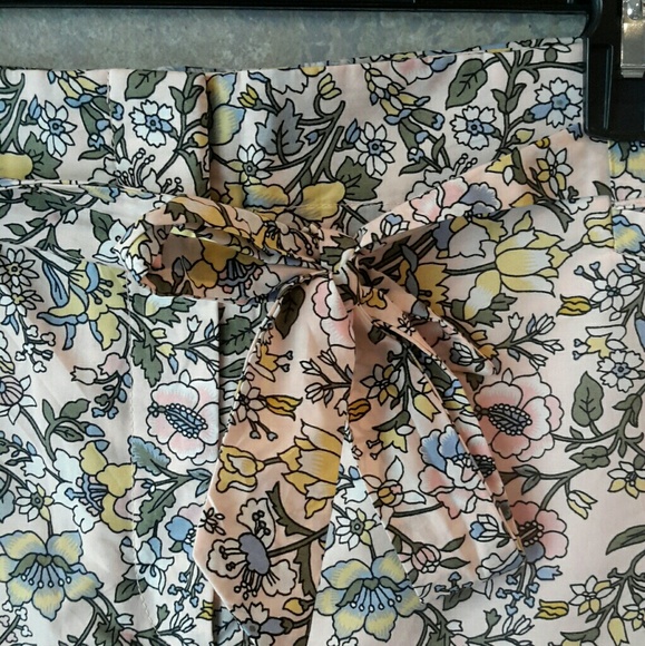 LOFT | Floral Tie Waist Shorts NWT - Picture 2 of 4